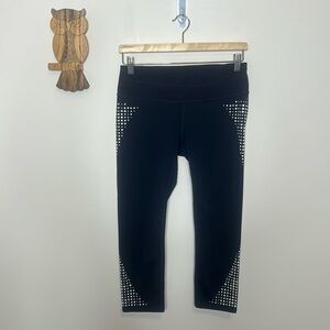 Athleta Gel Dot Sonar Capri navy leggings